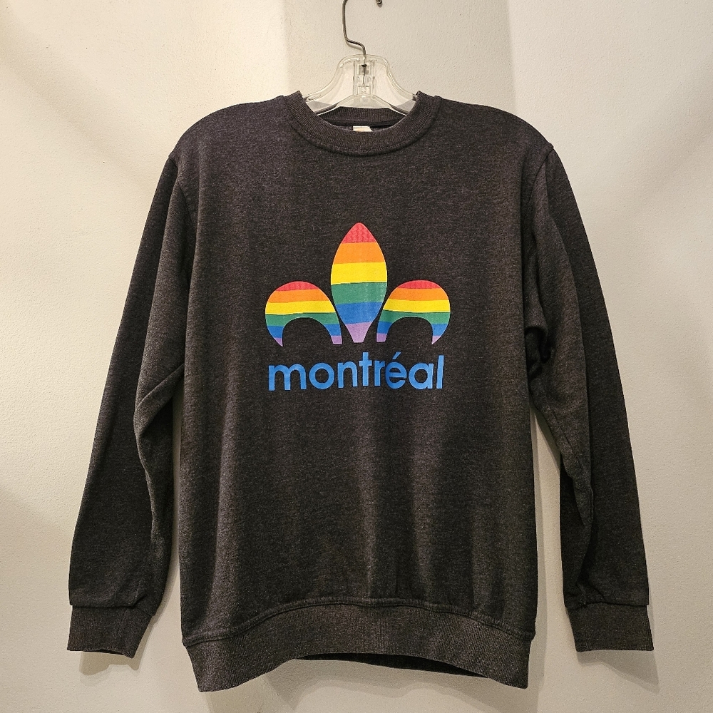 Vintage Dark Gray Montréal Crewneck Sweatshirt with Rainbow Fleur-de-lis